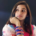 Raveena Daha Instagram – चूड़ी जो खनके हाथों में…… याद पिया की आने लगी 🙈❤️

Silk thread bangle from : @aadai_anikalanz 🤩

#raveena #raveenadaha #silkthreadbangles #silkthread