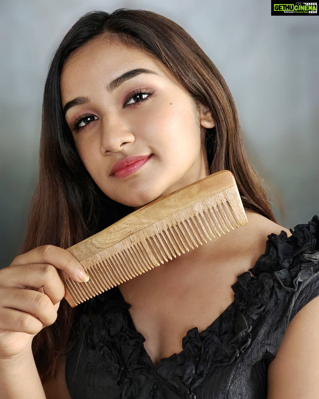 Raveena Daha Instagram - Thank you @engross_naturals ❣️for sending me this eco friendly products. I've absolutely fallen for them! Your alo-gel, face mask, lips scrub and lipbalm are my fav❣️ #saynotoplastic #plasticfree #raveena #raveenadaha