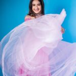Raveena Daha Instagram - 🌸🌸🌸 Inframe Actress : @im_raveena_daha Muah : @jyothsanamakeoverartistry Behind the lens : @radnus32 Costume : @designed_by_sindhu Jewellery : @angelsblushbridaljewellery Location : @delo_studios
