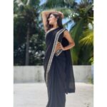 Raveena Daha Instagram - கருப்புத்தான் எனக்குப் பிடிச்ச கலரு 😂🤪 Beautiful black Saree from: @ashas_womens_collection 🖤 #raveena #raveenadaha