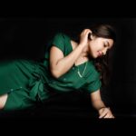 Raveena Daha Instagram - கண்ணோடு கண் பாா்க்கும் காதல் போதும்❤️ இரு கண் கொண்ட தூரம் போல் தள்ளி இரு போதும்💯😘 Outfit from:@threadandblossomshoppinghub 🤩