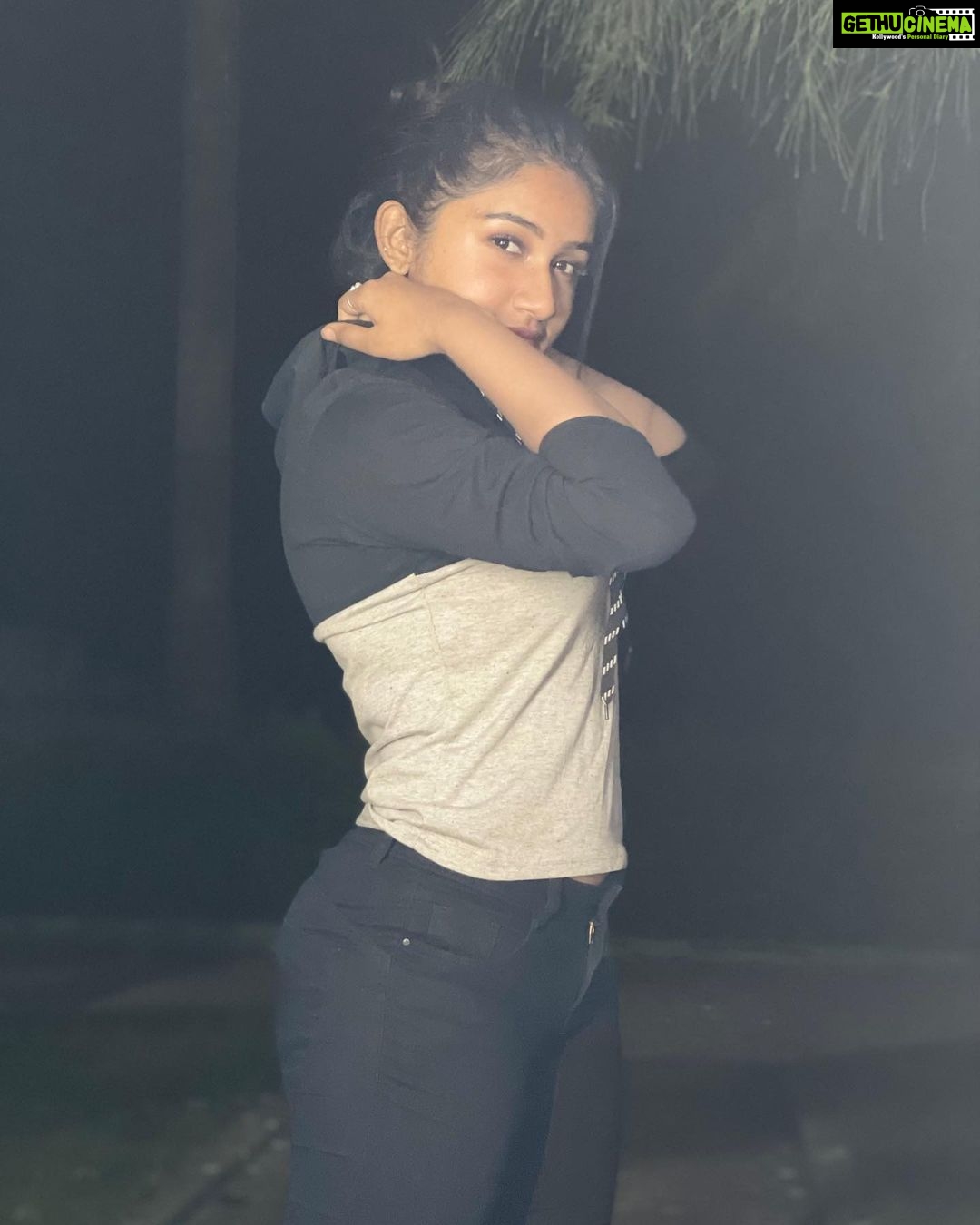Raveena Daha Instagram - 🖤⚪️🖤 Got these cute outfits from @sai__collections_1 🫰😍 Thank you so much @sai__collections_1 ☺️ Guys ivanga page la neriya offers poitu iruku marakaama check pannunga 🔥 #raveena #raveenadaha