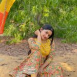 Raveena Daha Instagram - யாரிடத்தில் யாருக்கொரு காதல் வருமோ பூமி எதிர் பார்த்து மழை தூரல் விழுமோ 💛 Piece of elegance from @select_a_style_onlinestore 🧡😍 Thankio so much for sending me this beautiful salwar set. I totally love it💛 Fabric quality is on point🔥💚 Guys do checkout their page for beautiful,stylish and elegant collections 🔥 @select_a_style_onlinestore #raveena #raveenadaha