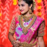 Raveena Daha Instagram - One must be in tune with the times to appreciate traditions !🤗 . •SOUTH INDIAN BRIDAL LOOK• . MUA:@sharanyas_makeupartistry Jewellery:@aadhirabridal_jewellery Saree:@grb_silks Blouse:@jdesigners30 Hair do :@jaanumakeoverartistry Photography:@dhanush__photography #raveena #raveenadaha