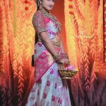 Raveena Daha Instagram – One must be in tune with the times to appreciate traditions !🤗
.
•SOUTH INDIAN BRIDAL LOOK•
.
MUA:@sharanyas_makeupartistry
Jewellery:@aadhirabridal_jewellery
Saree:@grb_silks
Blouse:@jdesigners30
Hair do :@jaanumakeoverartistry
Photography:@dhanush__photography
#raveena #raveenadaha