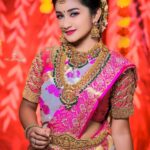 Raveena Daha Instagram – One must be in tune with the times to appreciate traditions !🤗
.
•SOUTH INDIAN BRIDAL LOOK•
.
MUA:@sharanyas_makeupartistry
Jewellery:@aadhirabridal_jewellery
Saree:@grb_silks
Blouse:@jdesigners30
Hair do :@jaanumakeoverartistry
Photography:@dhanush__photography
#raveena #raveenadaha