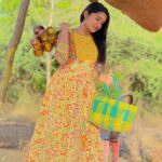 Raveena Daha Instagram - யாரிடத்தில் யாருக்கொரு காதல் வருமோ பூமி எதிர் பார்த்து மழை தூரல் விழுமோ 💛 Piece of elegance from @select_a_style_onlinestore 🧡😍 Thankio so much for sending me this beautiful salwar set. I totally love it💛 Fabric quality is on point🔥💚 Guys do checkout their page for beautiful,stylish and elegant collections 🔥 @select_a_style_onlinestore #raveena #raveenadaha