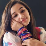 Raveena Daha Instagram – चूड़ी जो खनके हाथों में…… याद पिया की आने लगी 🙈❤️

Silk thread bangle from : @aadai_anikalanz 🤩

#raveena #raveenadaha #silkthreadbangles #silkthread