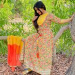 Raveena Daha Instagram - யாரிடத்தில் யாருக்கொரு காதல் வருமோ பூமி எதிர் பார்த்து மழை தூரல் விழுமோ 💛 Piece of elegance from @select_a_style_onlinestore 🧡😍 Thankio so much for sending me this beautiful salwar set. I totally love it💛 Fabric quality is on point🔥💚 Guys do checkout their page for beautiful,stylish and elegant collections 🔥 @select_a_style_onlinestore #raveena #raveenadaha