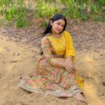 Raveena Daha Instagram - யாரிடத்தில் யாருக்கொரு காதல் வருமோ பூமி எதிர் பார்த்து மழை தூரல் விழுமோ 💛 Piece of elegance from @select_a_style_onlinestore 🧡😍 Thankio so much for sending me this beautiful salwar set. I totally love it💛 Fabric quality is on point🔥💚 Guys do checkout their page for beautiful,stylish and elegant collections 🔥 @select_a_style_onlinestore #raveena #raveenadaha