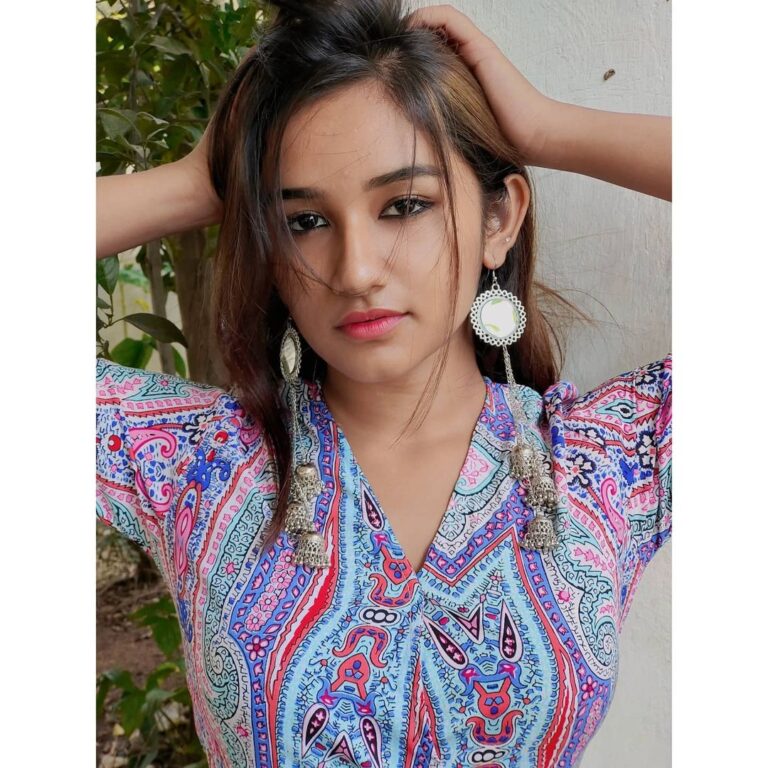 Raveena Daha Instagram - Stylish jumpsuit from: @_nandhu_botique 💜 Earrings from:@yara._store 💖 #raveena #raveenadaha