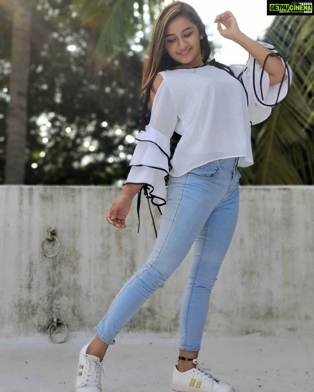 Raveena Daha Instagram - 🤍☁️💙 Top from: @uni.que.business #raveena #raveenadaha