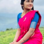 Raveena Daha Instagram – This beautiful saree that shakthi wearing is from @shri_sai_collections_ 🥰 

Thank you for sending me this beautiful one 💙

#raveena #raveenadaha #mounaraagam #shakthi
