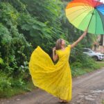 Raveena Daha Instagram - அடை மழை வரும் அதில் நனைவோமே 🌧️❤️ Outfit from: @poppy_petals1013 ❤️ #raveena #raveenadaha