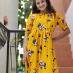 Raveena Daha Instagram - தொலைவில் இருந்து உன் பார்வை மனச கொல்லுது💯💖 Outfit from :@style_new_collections #raveena #raveenadaha