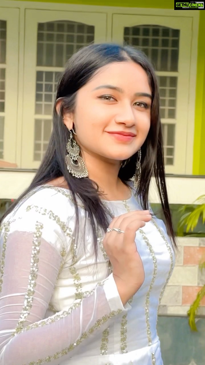 Raveena Daha Instagram - π€β¨π€β¨π€ White color is a symbol of purity, humility, innocence and silence. It represents the heavenly, pious and sincere feelings.The white color is often used to evoke a sense of youth and modernity. #IndiaAt75 #IndiaILove #Instareels #Whitecolor