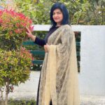 Raveena Daha Instagram - Twinning with Amma @yeah_me_1010 🥰😍🖤 Got this beautiful outfit customised from @gaisri_creation 🥰 Thankioo so much for this super gorgeous outfit 🤍