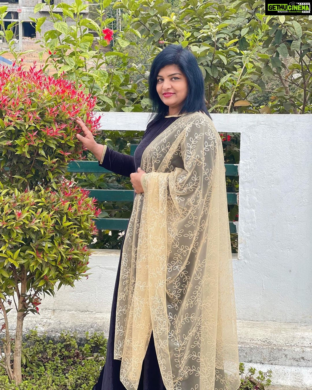 Raveena Daha Instagram - Twinning with Amma @yeah_me_1010 🥰😍🖤 Got this beautiful outfit customised from @gaisri_creation 🥰 Thankioo so much for this super gorgeous outfit 🤍