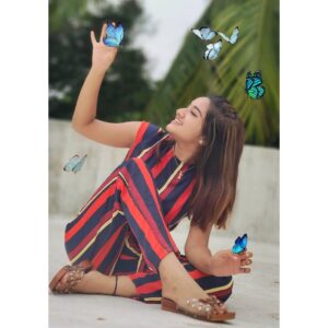 Raveena Daha Instagram - நான் பட்டாம்பூச்சி பெண் 🦋🥰 Outfit from: @filterz_shop #raveena #raveenadaha