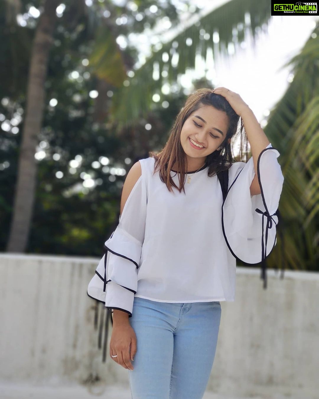 Raveena Daha Instagram - 🤍☁️💙 Top from: @uni.que.business #raveena #raveenadaha