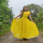 Raveena Daha Instagram - அடை மழை வரும் அதில் நனைவோமே 🌧️❤️ Outfit from: @poppy_petals1013 ❤️ #raveena #raveenadaha