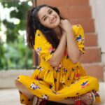 Raveena Daha Instagram - தொலைவில் இருந்து உன் பார்வை மனச கொல்லுது💯💖 Outfit from :@style_new_collections #raveena #raveenadaha