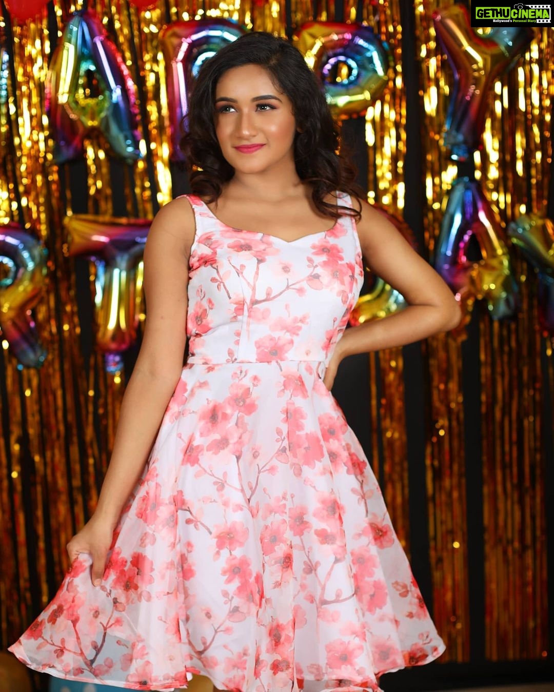 Raveena Daha Instagram - Enjoy your last year before you're legally an adult π€ͺπ―β€οΈ H&M - @nikvika_bridal_makeover π . Shot by - @studiodk360 πΈ . Outfit- @designed_by_sindhu . Special thanks to @boobalan1010 π . #raveena #raveenadaha #birthday #steppinginto17