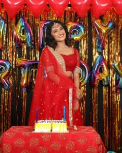 Raveena Daha Instagram - Stepping into 17🦋🤩🥳 Never expected that a photoshoot will turn into such a wonderful birthday celebration😘..Thankioo Dhurga sis and Bala anna for making this day a special one by throwing this surprise celebration❤️.. Thankioo for the beautiful decorations and the special cake✨..Thank you for all the planning and thought that went into creating a beautiful memory for me. I appreciate you so much. I just want to say that I've never felt more cherished and loved .. Thank you so much for having a surprise party for me.🙏🙏🙏💖💖💖 Means a lott😘 Makeup and hair: @nikvika_bridal_makeover 😘 Such a sweetheart she's 💯💯 .. Man behind the lens: @studiodk360 ❤️✨ .. Special thanks to 😍 @boobalan1010 🙏💖 .. Costume:@designed_by_sindhu 💖😍✨ .. #raveena #raveenadaha #steppinginto17 #birthday