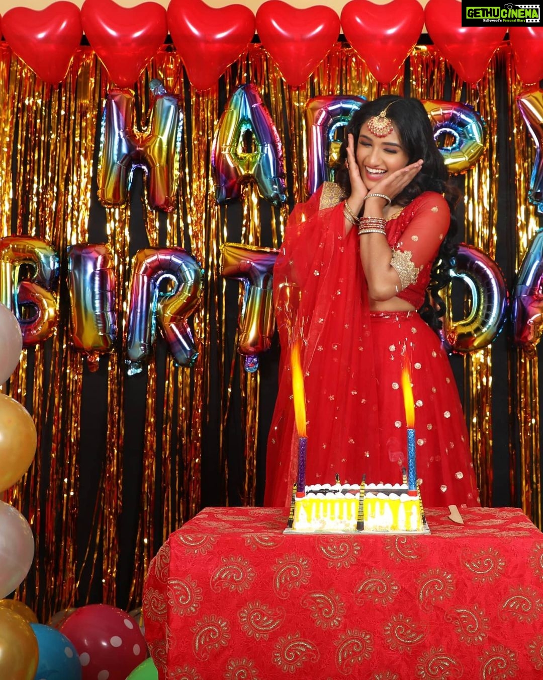 Raveena Daha Instagram - Stepping into 17🦋🤩🥳 Never expected that a photoshoot will turn into such a wonderful birthday celebration😘..Thankioo Dhurga sis and Bala anna for making this day a special one by throwing this surprise celebration❤️.. Thankioo for the beautiful decorations and the special cake✨..Thank you for all the planning and thought that went into creating a beautiful memory for me. I appreciate you so much. I just want to say that I've never felt more cherished and loved .. Thank you so much for having a surprise party for me.🙏🙏🙏💖💖💖 Means a lott😘 Makeup and hair: @nikvika_bridal_makeover 😘 Such a sweetheart she's 💯💯 .. Man behind the lens: @studiodk360 ❤️✨ .. Special thanks to 😍 @boobalan1010 🙏💖 .. Costume:@designed_by_sindhu 💖😍✨ .. #raveena #raveenadaha #steppinginto17 #birthday