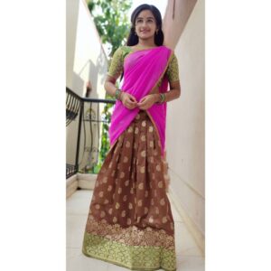 Raveena Daha Instagram - காலம் முடியலாம் நம் காதல் முடியுமா??🙈💚🦋 Half saree : @dwaraka_collections_ 😍😍 #raveena #raveenadha