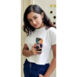 Raveena Daha Instagram - அருகே நீ இருந்தால் என் கைப்பேசி வாய் மூடுமே 💯❤️ Case from : @kemiobjects 📱 Pc📸: @yferozkhan
