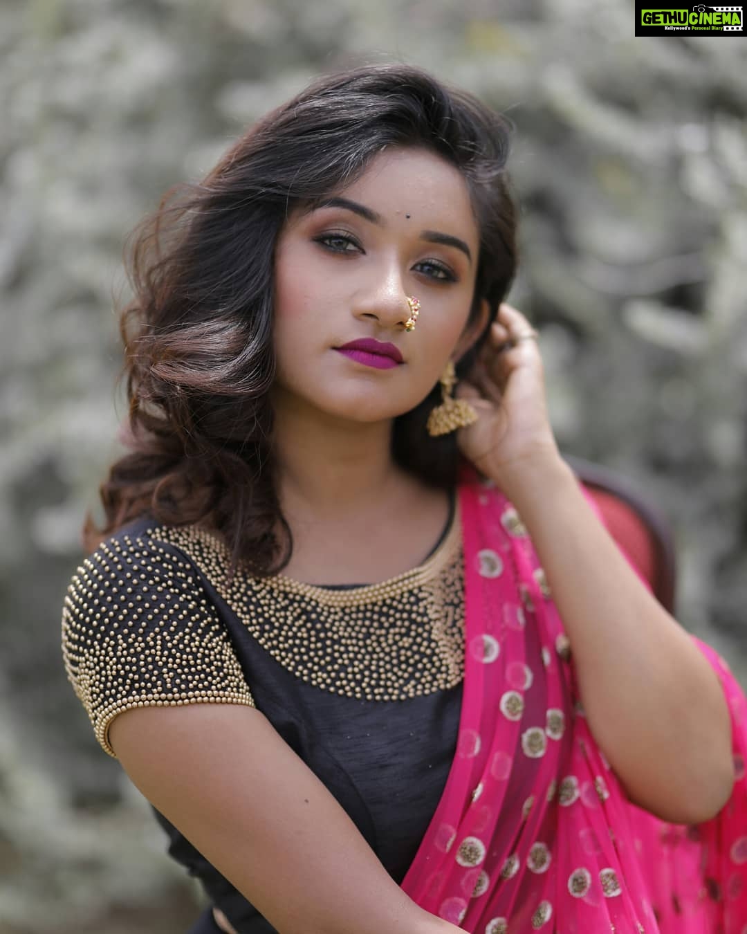 Raveena Daha Instagram - நான் உன்னை பார்த்தது பூர்வ ஜென்ம பந்தம்💯 நீண்ட நாள் நினைவிலே வாழும் இந்த சொந்தம்❤💯 •••••••••••••••••••••••••••••••••••••••••••• Mua 💄@angelmakeoverartistry .. Captured📸 @_.tabbu_._ .. Costume💃 @d3boutiquee @akshaya_meenakshi_kanchipuram .. Assisted by 📷 @pra_tha_m_100 .. Location🌏 @sppgardens . #raveena #raveenadaha #nightpost #photography