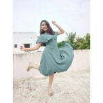 Raveena Daha Instagram - யாவும் நீயாய் மாறிப் போக நானும் நான் இல்லையே 🙈மேலும் மேலும் கூடும் காதல் நீங்கினால் தொல்லையே💯😘 Cute frock from: @__trendy_collections__ ❤❤