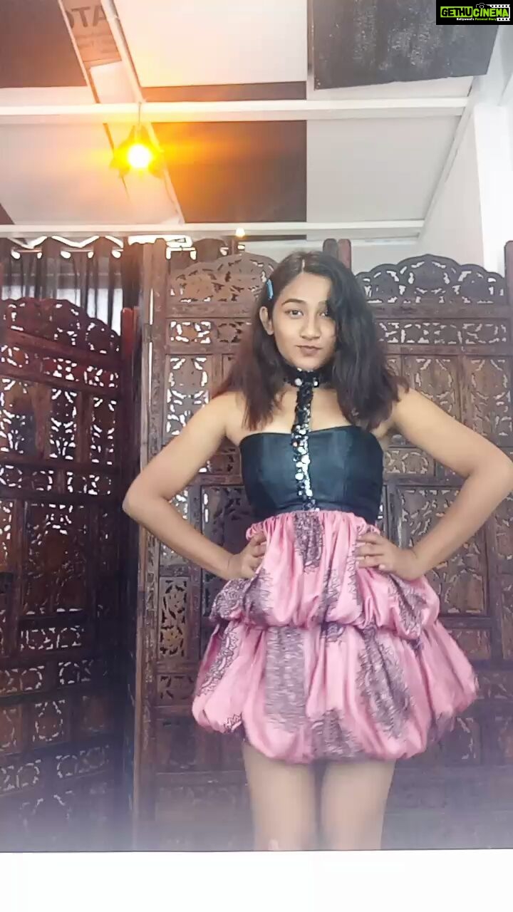 Raveena Daha Instagram - Feel your eyes they're all over me💯😝 #reelit