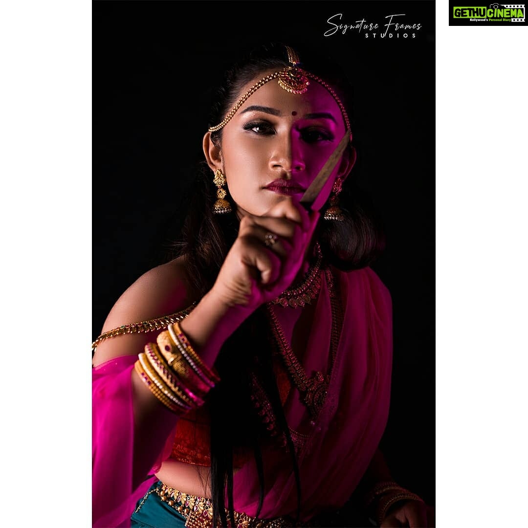 Raveena Daha Instagram - I would rather slit throats with my eyes, do I really need a knife?😏 - Portraying the fictional queen Nandhini Devi from Ponniyin Selvan. ♥️ . . Model: @im_raveena_daha MUA: @brushes_n_treasures Costume designer: @designed_by_sindhujagan Concept/photography/video: @signature_frames_studios Jewellery: @gkvdesignerfashion Special thanks: @ramya_alice Studio: @abc_photostudio . . . #nandhinidevi #ponniyinselvan #historical #novel #tamil #fashionphotoshoot #dslrphotography #signatureframesstudios #queen #instapost #raveena #raveenadaha
