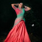 Raveena Daha Instagram - வீசிப்போன புயலில் என் வேர்கள் சாயவில்லை ஒரு பட்டாம்பூச்சி மோத அது பட்டென்று சாய்ந்ததடி💯😍 MUA: @prink_beauty_gardenn_ Costume: @designed_by_sindhujagan Blouse: @j2fashions Jewellery: @new_ideas_fashion Photography: @shivaakrishna