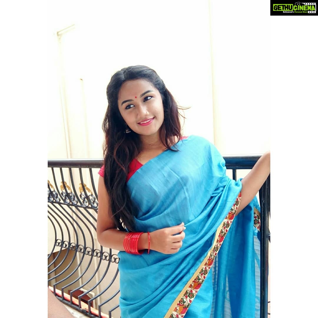 Raveena Daha Instagram - உனக்குள் எந்தன் காதல் காண்கிறேன், வெளியில் சொல்ல வார்த்தைகள் தேவையா???😍🙈 ×××××××××××××××××××××××××× யாரும் தானாக மாறுவதில்லை. யாரோ ஒருவரால் மாறுகிறோம்! நல்லவராக... கெட்டவராக... ஏமாளியாக... அறிவாளியாக... முட்டாளாக.💯💯 #pridemonth #pride2020 #pride #loveislove #raveena #raveenadaha