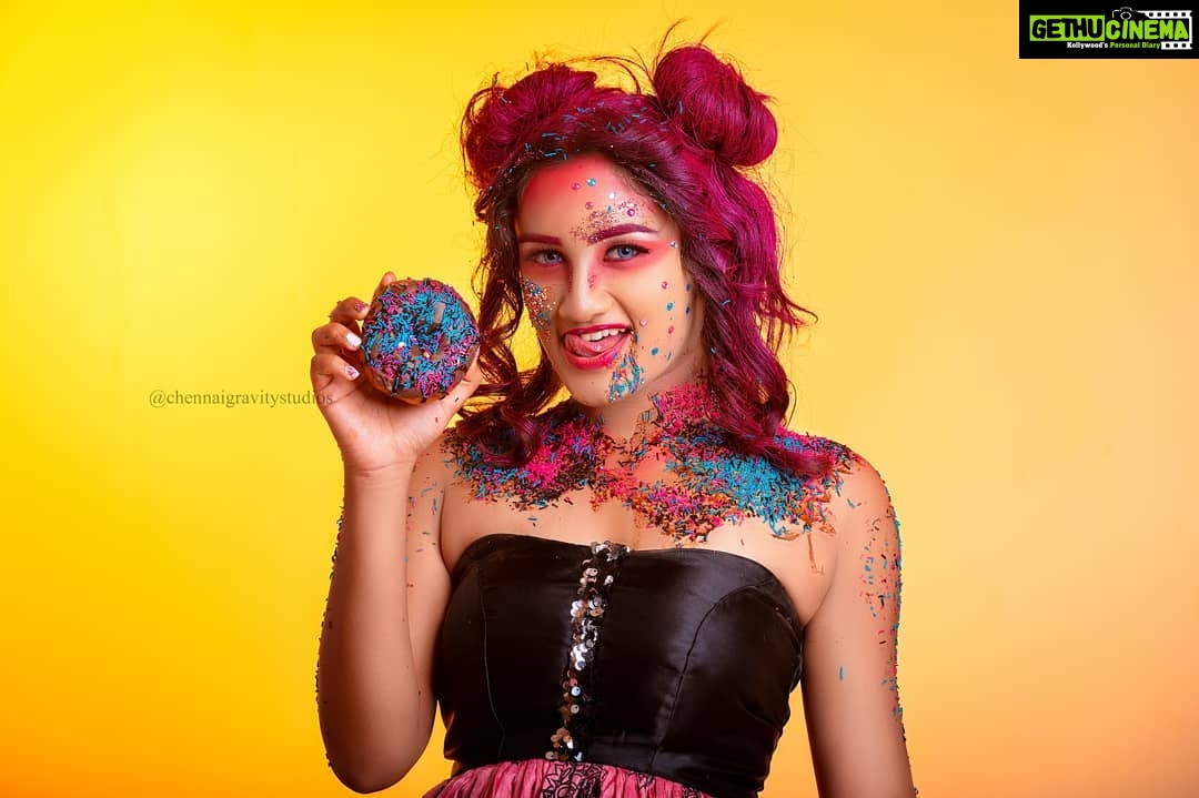 Raveena Daha Instagram - "DONUT go breaking my heart."😌❤ ... In frame : @im_raveena_daha .. Mua : @gayathri6301 @zingcreationsapparels .. Costume designer : @shbu_lakshmi .. Photography : @memorybites_by_kavinraj @chennaigravity .. Cinematography : @devathyan .. Edits : @shotcutsinfinite .. Asst photography : @danielraj_21 .. Asst cinematography : @vsagr .. Studio space : @studiormcs ..