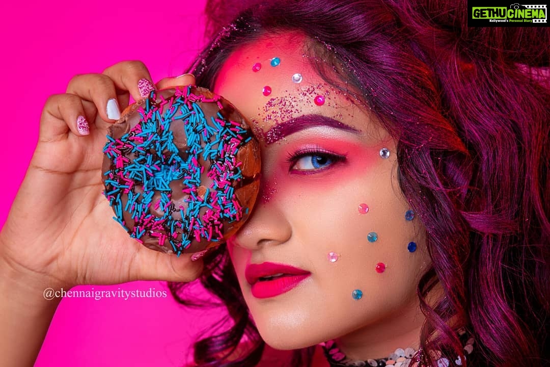 Raveena Daha Instagram - "DONUT go breaking my heart."😌❤ ... In frame : @im_raveena_daha .. Mua : @gayathri6301 @zingcreationsapparels .. Costume designer : @shbu_lakshmi .. Photography : @memorybites_by_kavinraj @chennaigravity .. Cinematography : @devathyan .. Edits : @shotcutsinfinite .. Asst photography : @danielraj_21 .. Asst cinematography : @vsagr .. Studio space : @studiormcs ..