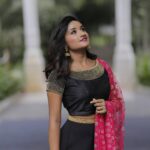 Raveena Daha Instagram - நான் உன்னை பார்த்தது பூர்வ ஜென்ம பந்தம்💯 நீண்ட நாள் நினைவிலே வாழும் இந்த சொந்தம்❤💯 •••••••••••••••••••••••••••••••••••••••••••• Mua 💄@angelmakeoverartistry .. Captured📸 @_.tabbu_._ .. Costume💃 @d3boutiquee @akshaya_meenakshi_kanchipuram .. Assisted by 📷 @pra_tha_m_100 .. Location🌏 @sppgardens . #raveena #raveenadaha #nightpost #photography