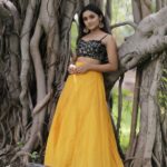 Raveena Daha Instagram - உன்னோடு மட்டும்தான் என் நேரம் எனது❤ உன்னோடு மட்டும்தான் மெய் பேசும் மனது😍💯 ........................................................................................ Mua💄 @angelmakeoverartistry .. Captured 📸@_.tabbu_._ .. Costume💃 @saras.secret.boutique .. Assisted by📷🎥 @_.sallu__ @pra_tha_m_100 .. Location🚩 @sppgardens .. #raveena #raveenadaha #photoshoot #photography