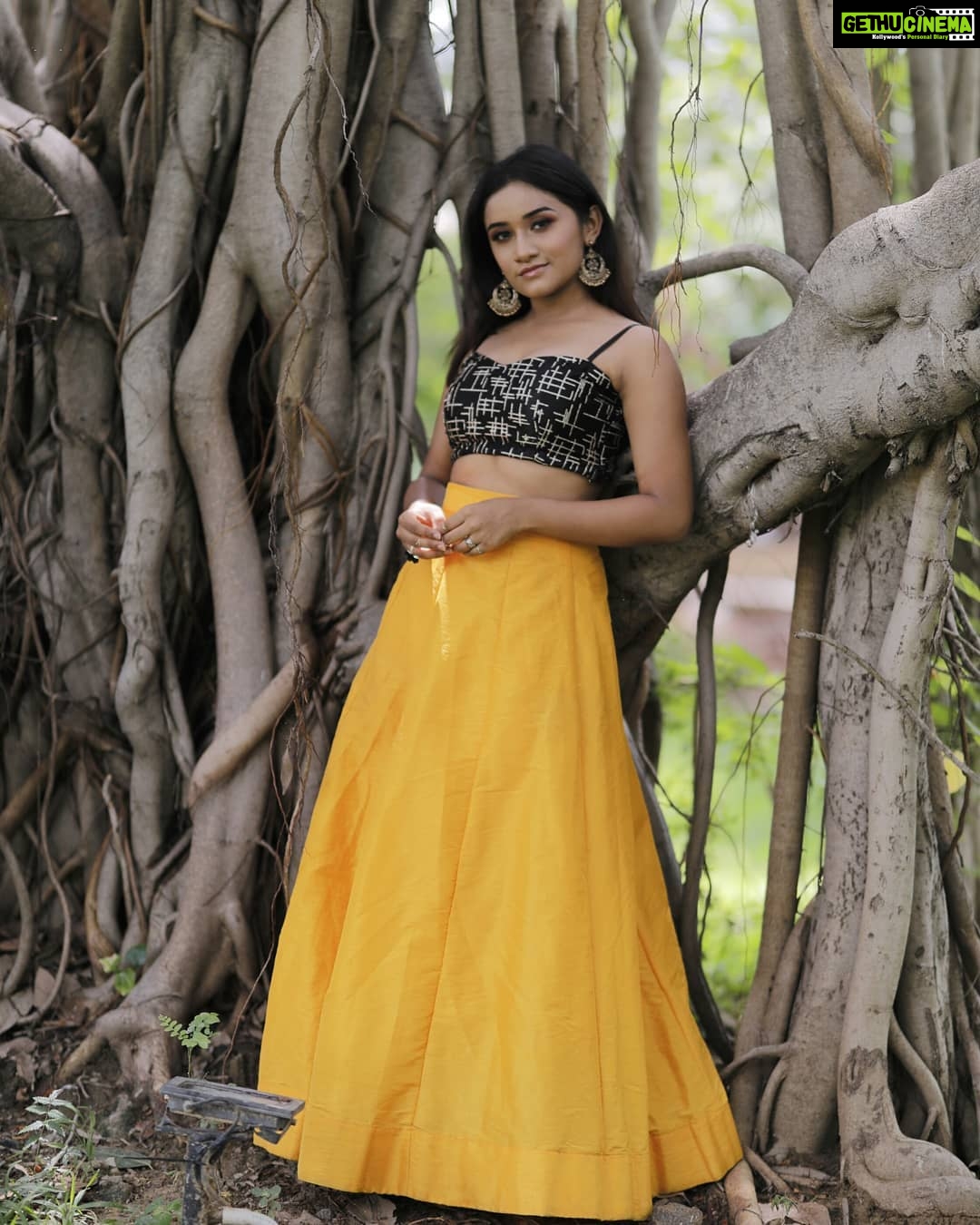 Raveena Daha Instagram - உன்னோடு மட்டும்தான் என் நேரம் எனது❤ உன்னோடு மட்டும்தான் மெய் பேசும் மனது😍💯 ........................................................................................ Mua💄 @angelmakeoverartistry .. Captured 📸@_.tabbu_._ .. Costume💃 @saras.secret.boutique .. Assisted by📷🎥 @_.sallu__ @pra_tha_m_100 .. Location🚩 @sppgardens .. #raveena #raveenadaha #photoshoot #photography