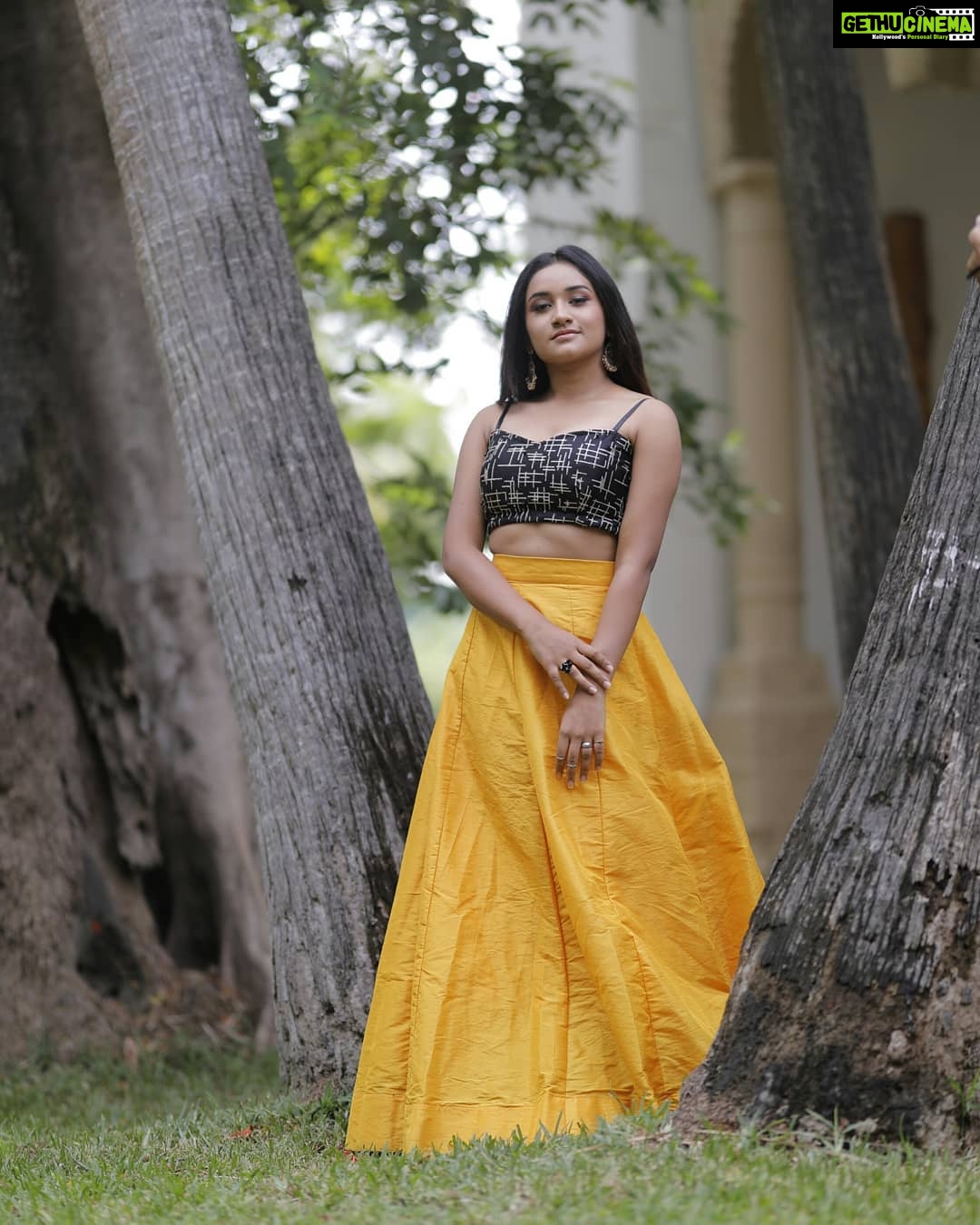 Raveena Daha Instagram - உன்னோடு மட்டும்தான் என் நேரம் எனது❤ உன்னோடு மட்டும்தான் மெய் பேசும் மனது😍💯 ........................................................................................ Mua💄 @angelmakeoverartistry .. Captured 📸@_.tabbu_._ .. Costume💃 @saras.secret.boutique .. Assisted by📷🎥 @_.sallu__ @pra_tha_m_100 .. Location🚩 @sppgardens .. #raveena #raveenadaha #photoshoot #photography