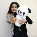 Raveena Daha Instagram - Me or mr.Panda🐼 whom do you love?🙈😍 I love mr. Panda ❤️ Thank you so much for gifting me this cute one @haris_collectionz 😍❤ #raveena #raveenadaha #panda
