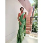 Raveena Daha Instagram - இதுவரைக்கும் தனியாக என் மனச அலையவிட்டு, அலையவிட்டு, அலையவிட்டாயே.... எதிர்பாரா நேரத்துல இதயத்துல வலையவிட்டு,வலையவிட்டு, வலையவிட்டாயே🙈❤️💯 Beautiful saree from : @shopping_with_sashy Amazing earrings from:@sneha_trendy_collections_❤️ #raveena #raveenadaha