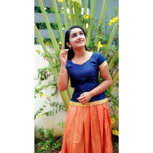 Raveena Daha Instagram - நீ பார்க்கும் பார்வைகள் பூவாகும்❤️ நெஞ்சுக்குள் தைக்கின்ற முள்ளாகும்🙈💯 #raveena #raveenadaha