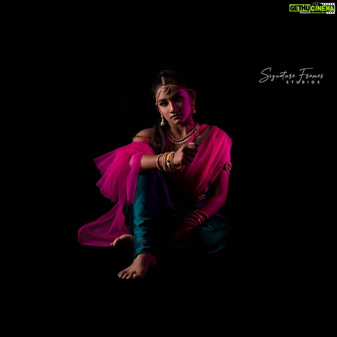 Raveena Daha Instagram - I would rather slit throats with my eyes, do I really need a knife?😏 - Portraying the fictional queen Nandhini Devi from Ponniyin Selvan. ♥️ . . Model: @im_raveena_daha MUA: @brushes_n_treasures Costume designer: @designed_by_sindhujagan Concept/photography/video: @signature_frames_studios Jewellery: @gkvdesignerfashion Special thanks: @ramya_alice Studio: @abc_photostudio . . . #nandhinidevi #ponniyinselvan #historical #novel #tamil #fashionphotoshoot #dslrphotography #signatureframesstudios #queen #instapost #raveena #raveenadaha