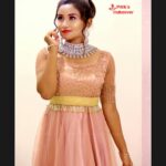 Raveena Daha Instagram - ஆயுள் காலம் யாவும் அன்பே நீயே போதும் இமைகள் நான்கும் போர்த்தி இதமாய் நாம் தூங்கலாம்💞❣ 💄💅: @prink_beauty_gardenn_ 👗💃: @designed_by_sindhujagan 💎📿: @new_ideas_fashions 📸📷:@churchillricardo_