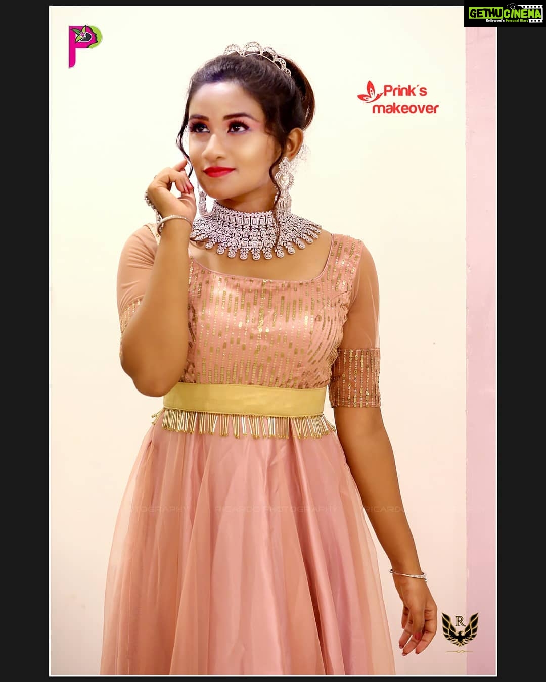 Raveena Daha Instagram - ஆயுள் காலம் யாவும் அன்பே நீயே போதும் இமைகள் நான்கும் போர்த்தி இதமாய் நாம் தூங்கலாம்💞❣ 💄💅: @prink_beauty_gardenn_ 👗💃: @designed_by_sindhujagan 💎📿: @new_ideas_fashions 📸📷:@churchillricardo_