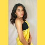 Raveena Daha Instagram - விழிகளிலே உன் தேடல்🙈 செவிகளிலே உன் பாடல் 😘 இரண்டுக்கும் நடுவிலே, இதயத்தின் உரையாடல்❣💞 •••••••••••••••••••••••••••••••••••••••••••• நானாக யாரையும் வெறுக்கவும் இல்லை.. விலகவும் இல்லை.. என்னிடம் பேச விருப்பமில்லாதவர்களிடம் இருந்து தள்ளி இருக்கிறேன்💯 •••••••••••••••••••••••••••••••••••••••••••• #raveena #raveenadhaha #pridemonth #pride2020